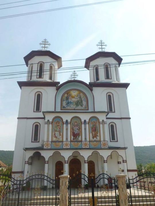 Biserica Ortodoxă Sebiş II, târnosită în prezenţa mitropolitului Banatului şi a lui ÎPS Timotei Seviciu