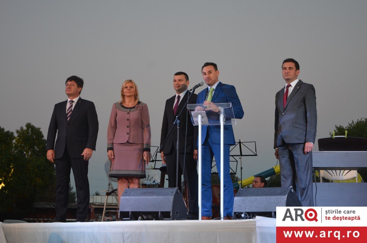 Dineul prilejuit de Zilele Aradului a avut loc la ştrandul „Neptun” (FOTO)