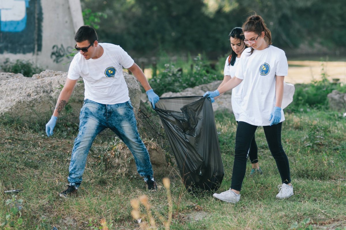 Elevii și consilierii municipali liberali iau atitudine (FOTO)