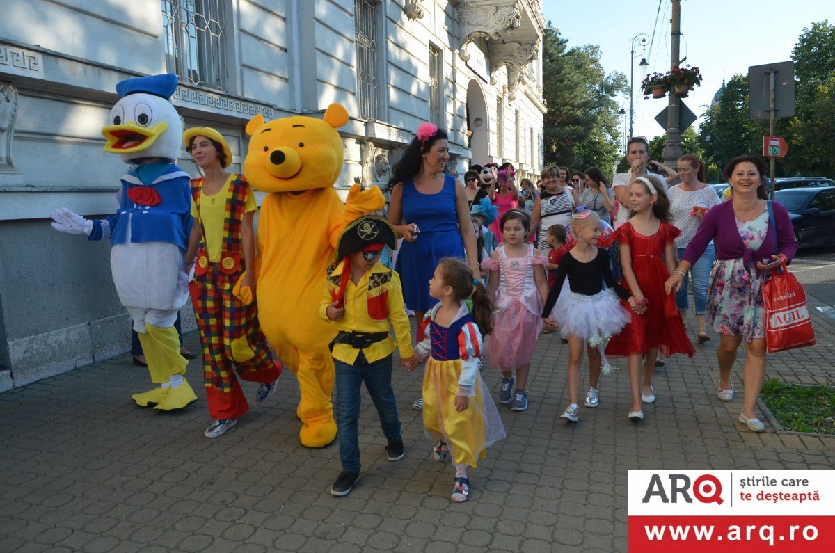  Parada costumelor de poveste – Piaţa „Avram Iancu“