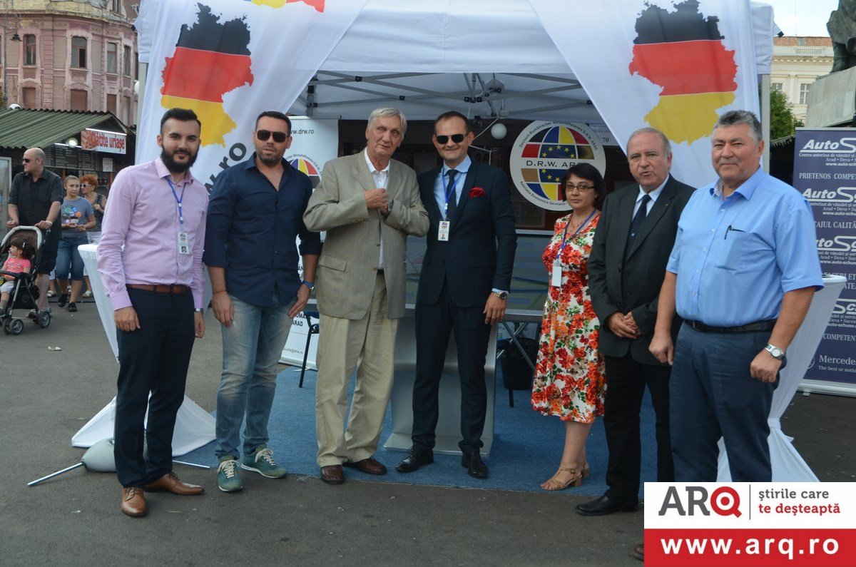 Rolf Maruhn, consulul Germaniei la Timișoara, în vizită la standul Asociației Economice Germano-Române (DRW-Arad)
