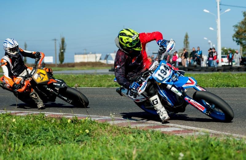 Campionatul Internaţional de Supermoto al României se întoarce la Arad!