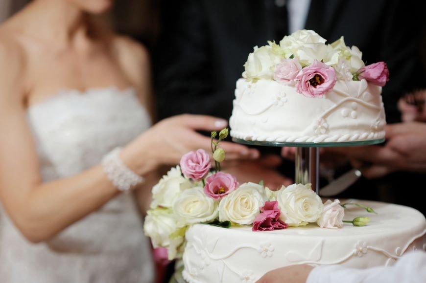 Banii de la nunți și botezuri se taxează: la ce vor fi folosiți