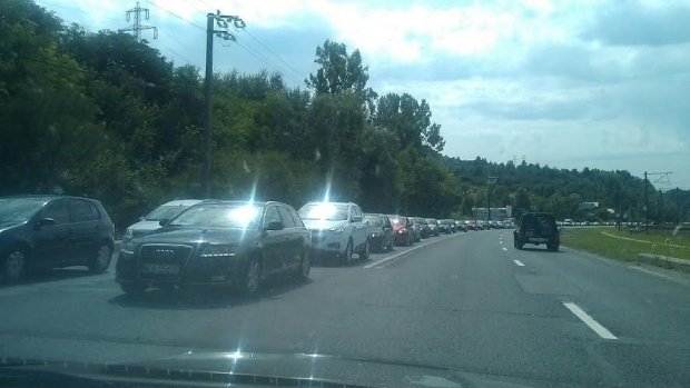 Trafic îngreunat pe DN1 din cauza unui accident grav la Sinaia