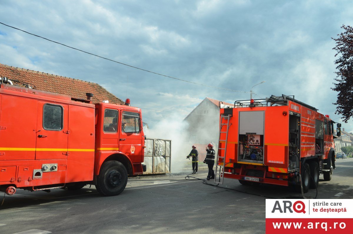 Container în flăcări pe str. Andrei Șaguna