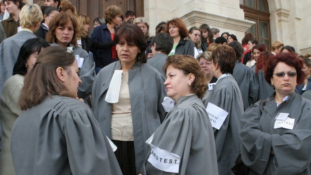 PROTEST în Justiţie: Grefierii îşi întrerup astăzi activitatea