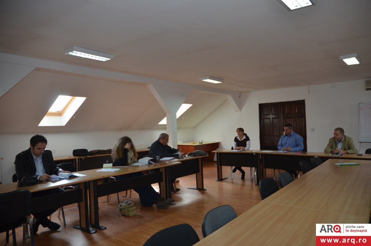  Concurs pentru ocuparea funcţiilor vacante de director şi director adjunct la şcolile din judeţul Arad
