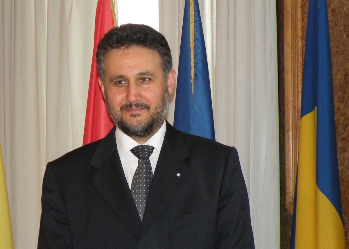 Distincţie de onoare a Judeţului Arad pentru Excelenţa sa dr. Marius LAZURCĂ