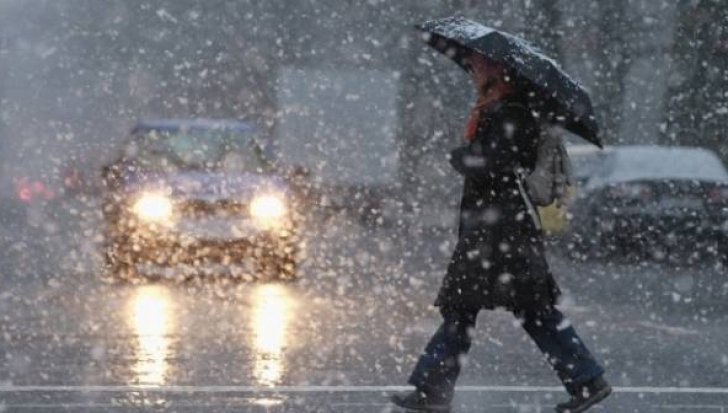 Iarna îşi intră în drepturi! Informare METEO: ploi torenţiale, vijelii periculoase şi ninsori