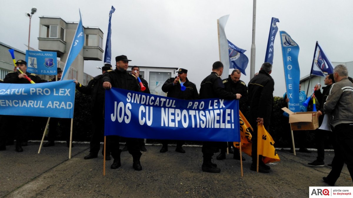 FOTO | Au sunat sirenele la Penitenciarul Arad. ”Cine nu sună, o vrea pe Prună!”