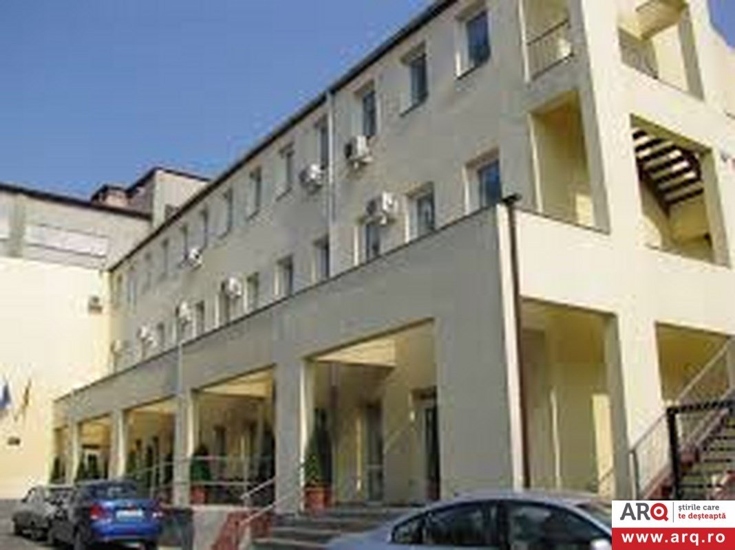 BURSA MUNCII PENTRU ABSOLVENŢI ORGANIZATĂ DE AGENŢIA JUDEŢEANĂ PENTRU OCUPAREA FORŢEI DE MUNCĂ ARAD