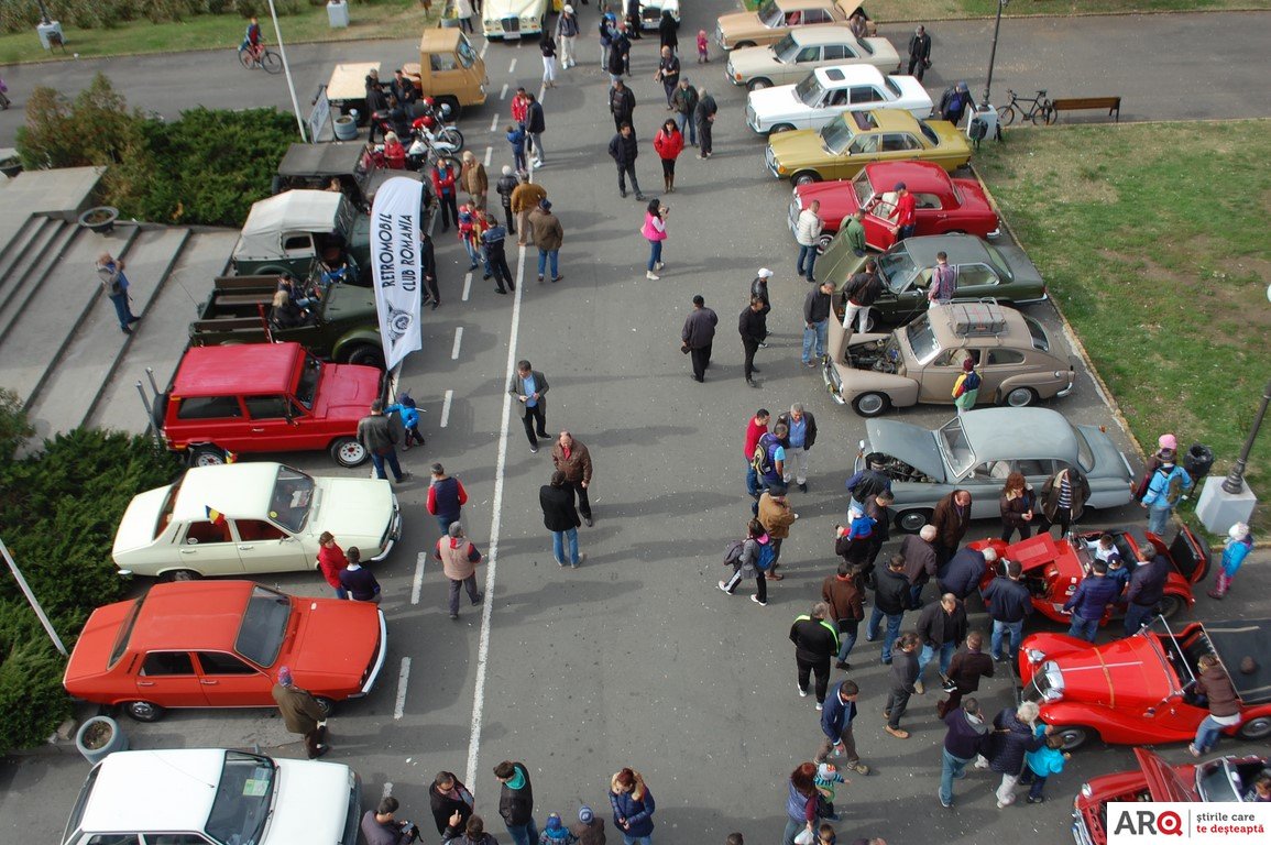 Retroparada de toamnă a vehiculelor istorice la Arad