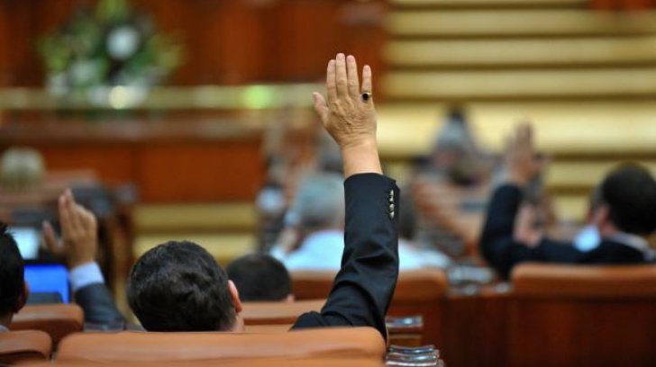 Legea lui Dragnea privind tăierea celor 102 taxe a trecut în Parlament! Taxa radio-tv, ELIMINATĂ