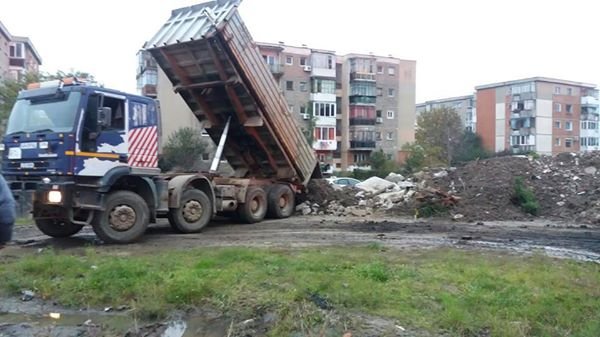 FOTO | Un arădean, prins pentru a doua oară descărcând gunoaie în zona Alfa