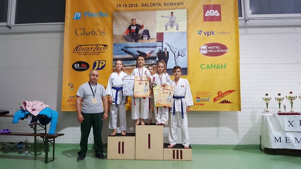 Medalii pentru Banzai Karate Club Arad la Salonta (FOTO)
