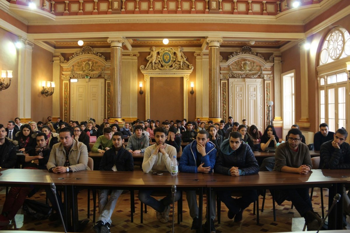 Studenții Universității de Vest „Vasile Goldiș” au vizitat Palatul Administrativ Arad